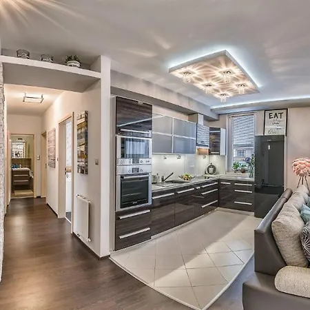 Sunset Terrace Apartment-free Garage